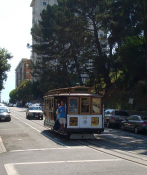 San Francisco: Ein Cablecar von außen
